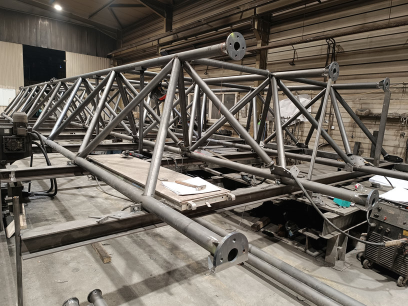 Pre projekt protihlukových opatrení na diaľnici D1 pri Klimkoviciach sme realizovali výrobu priestorových priehradových oceľových konštrukcií s celkovou hmotnosťou približne 17 ton.